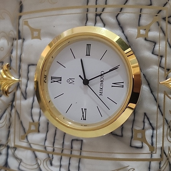 ❤️ MIKIMOTO Clear Lucite Battery desk Clock Gold Bezel Quartz Movement - Picture 2 of 7